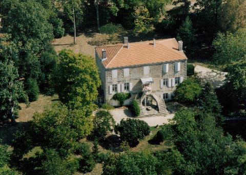 לינה וארוחת בוקר Blanzay-sur-Boutonne Manoir Angle מראה חיצוני תמונה